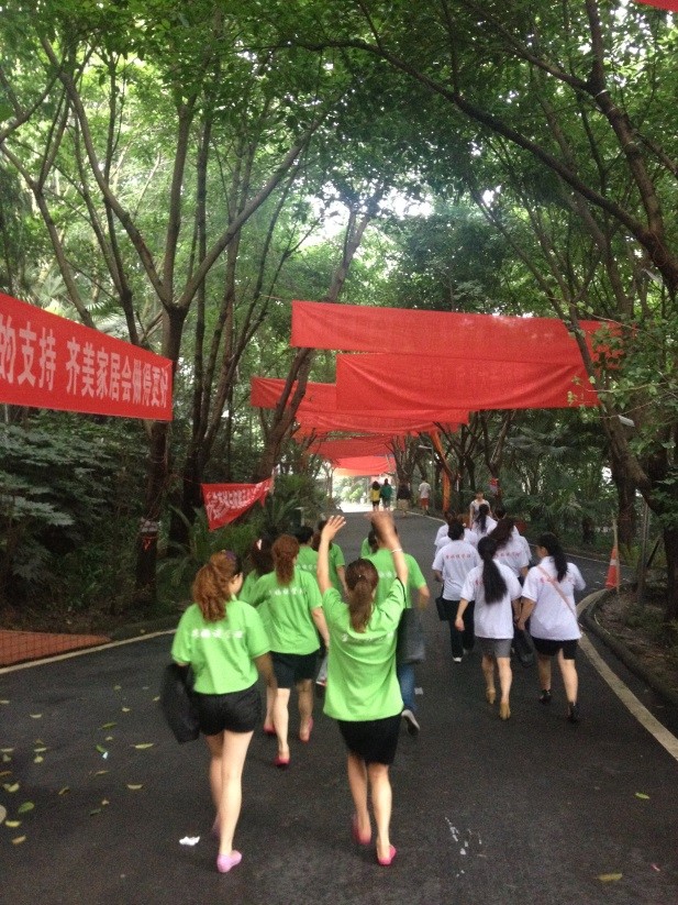 怜美内衣员工《崔妈谈管理》培训报道